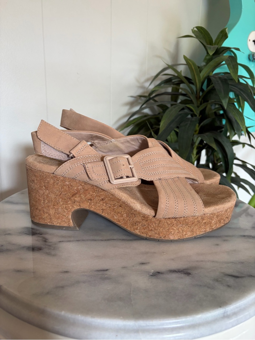 Clarks Nerissa Open Toe Wedge Platform Heel Shoes Womens size 9 Beige Leather - Picture 3 of 9